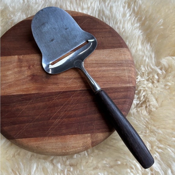 Vintage Cheeseboard and Slicer - Picture 2 of 8